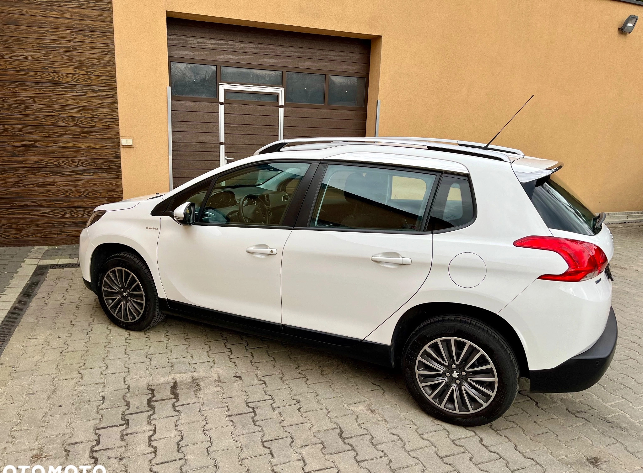 Peugeot 2008 cena 45500 przebieg: 131993, rok produkcji 2016 z Świętochłowice małe 781